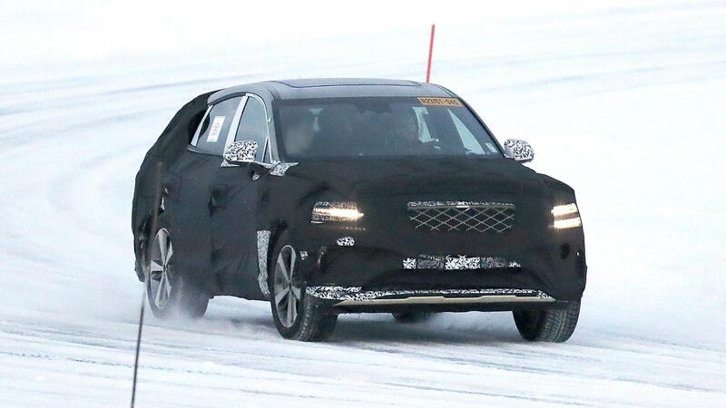 Genesis GV80 Coup&eacute;, ecco le foto spia del nuovo Suv Coup&eacute; 
