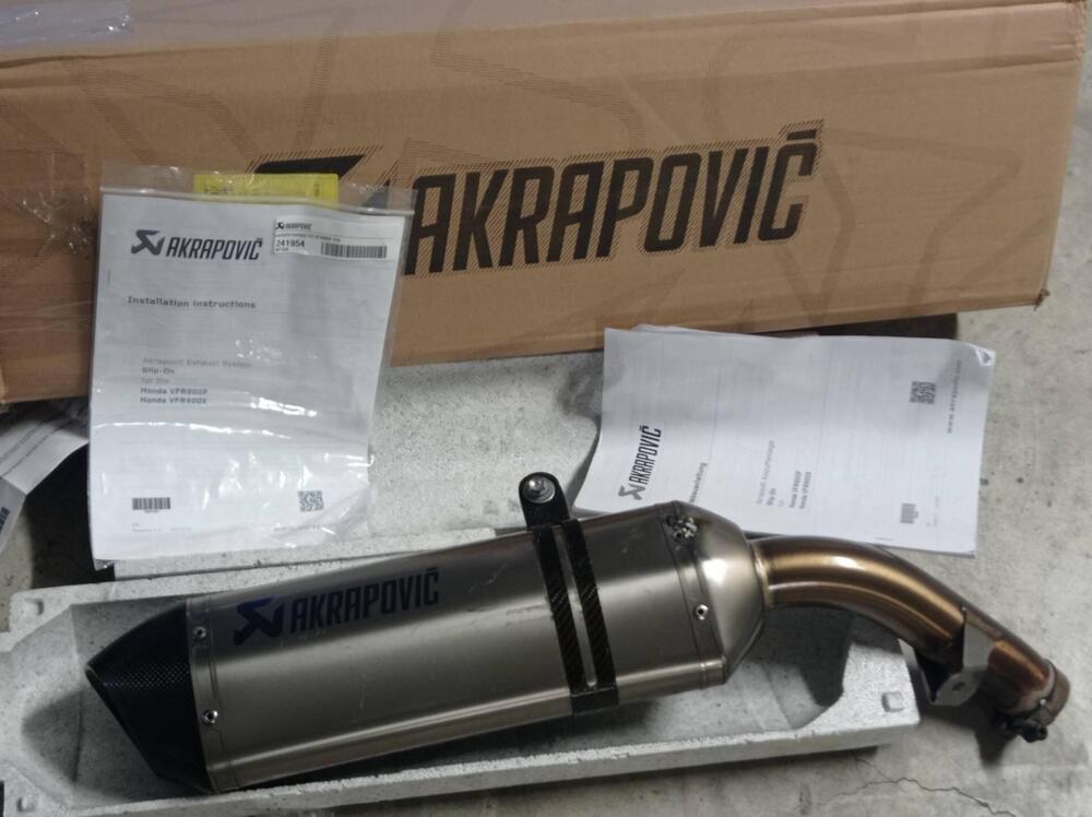 finale marmitta AKRAPOVIC (3)