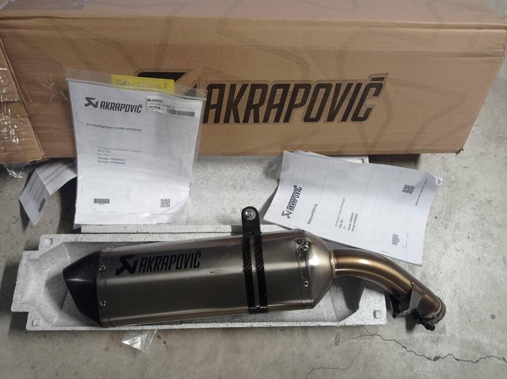 finale marmitta AKRAPOVIC (6)