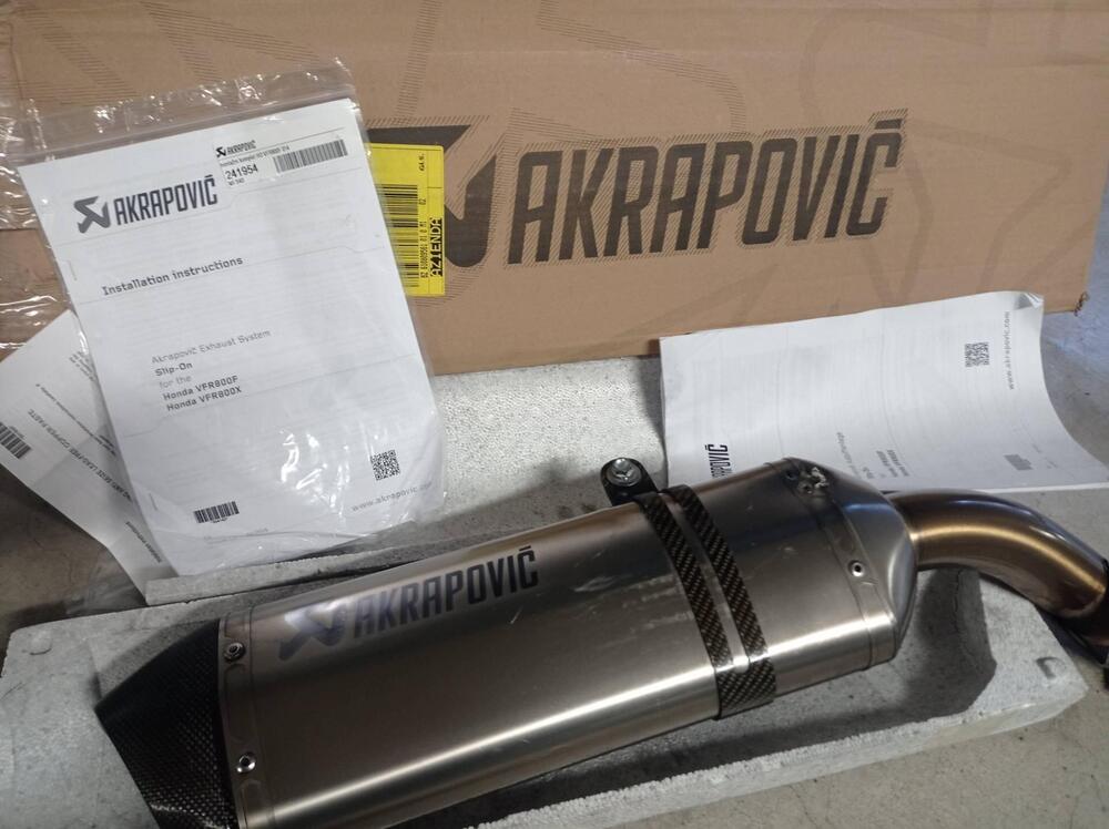 finale marmitta AKRAPOVIC (8)