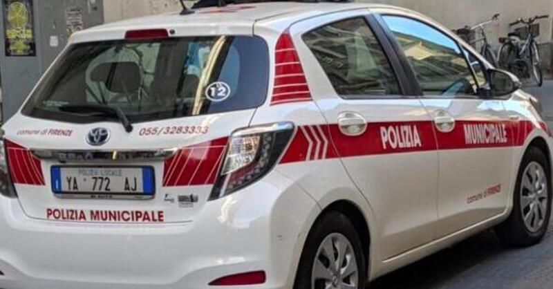 Firenze. Prima in contromano senza casco e poi simula il furto dello scooter. Denunciato 22enne