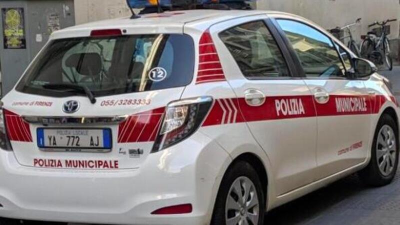 Firenze. Prima in contromano senza casco e poi simula il furto dello scooter. Denunciato 22enne