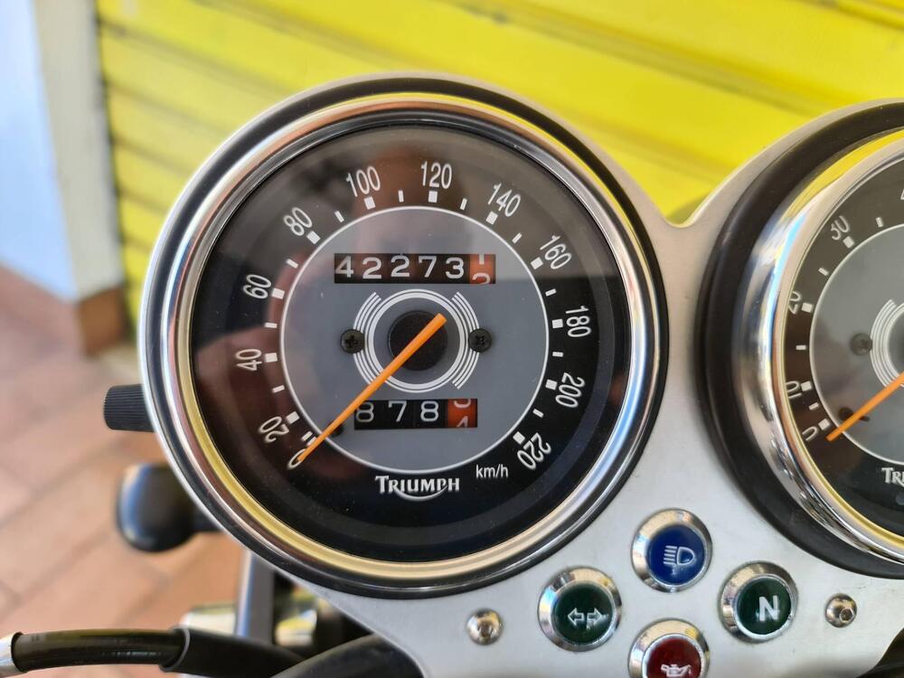 Triumph Bonneville T100 (2001 - 07) (5)