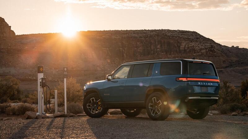 Rivian lancia la ricarica elettrica veloce con l&#039;aria condizionata 