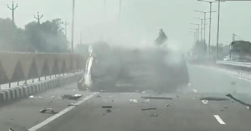 Lo stuntman dilettante fa tutto da solo sull&#039;autostrada [VIDEO] 