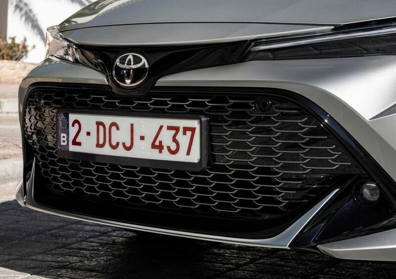 Toyota Corolla Touring Sports (2018-->>) (12)