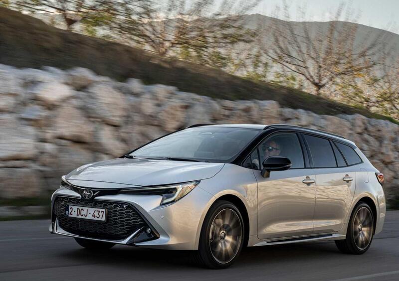 Toyota Corolla Touring Sports (2018-->>) (2)