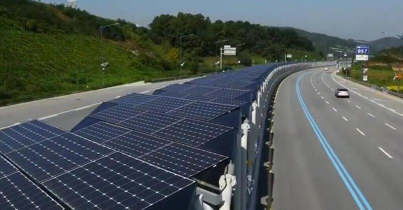 L&rsquo;autostrada che si ricarica con il sole, 4 km di pannelli fotovoltaici 