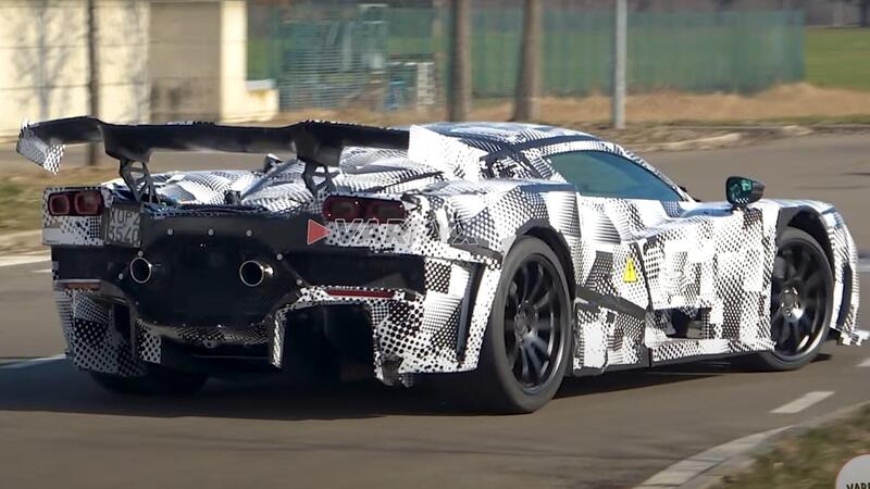 La Hypercar Ferrari con l&#039;ala gigante in collaudo [VIDEO]