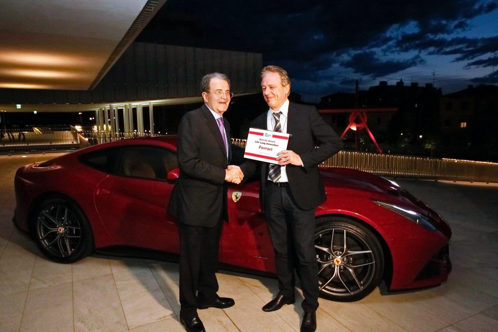 Romano Prodi con l&#039;allora direttore tecnico della Ferrari, Roberto Fedeli