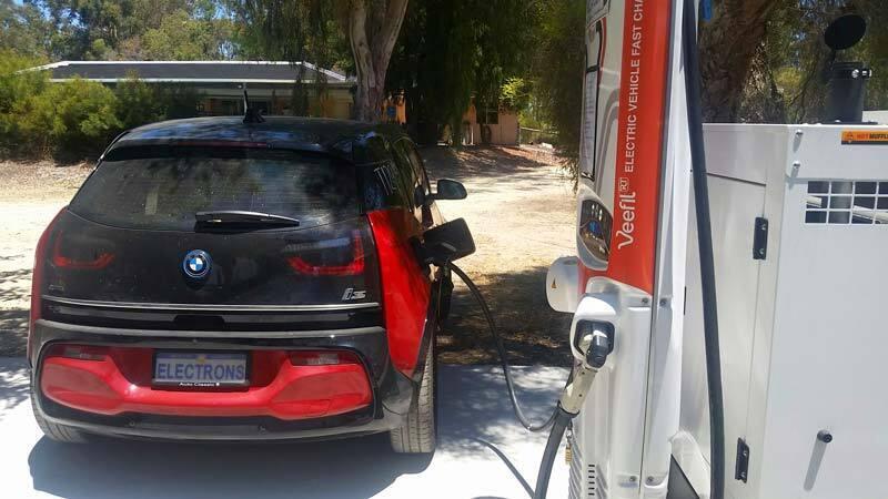 BMW i3 in ricarica