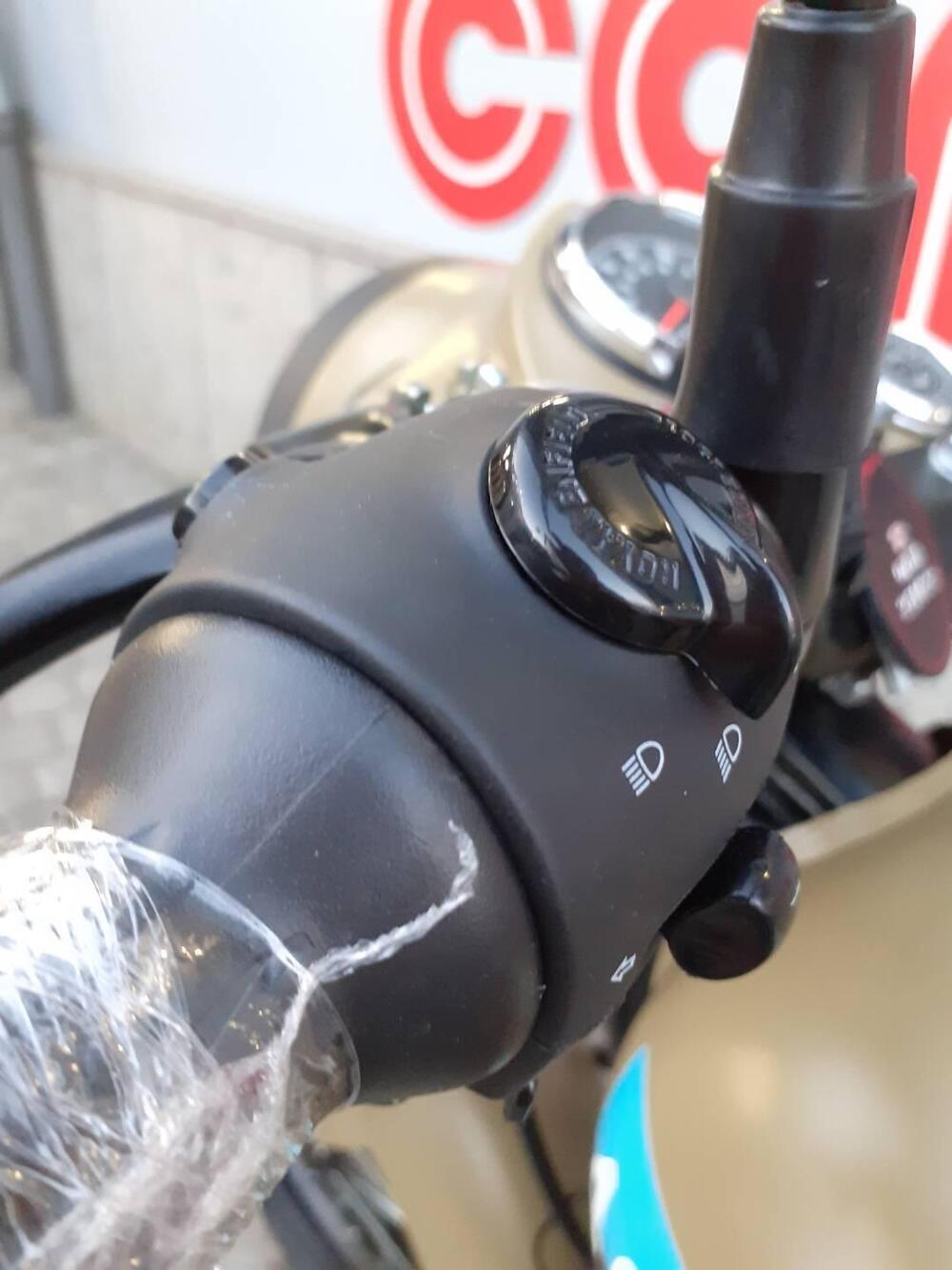 Royal Enfield Classic 350 (2021 - 25) (10)