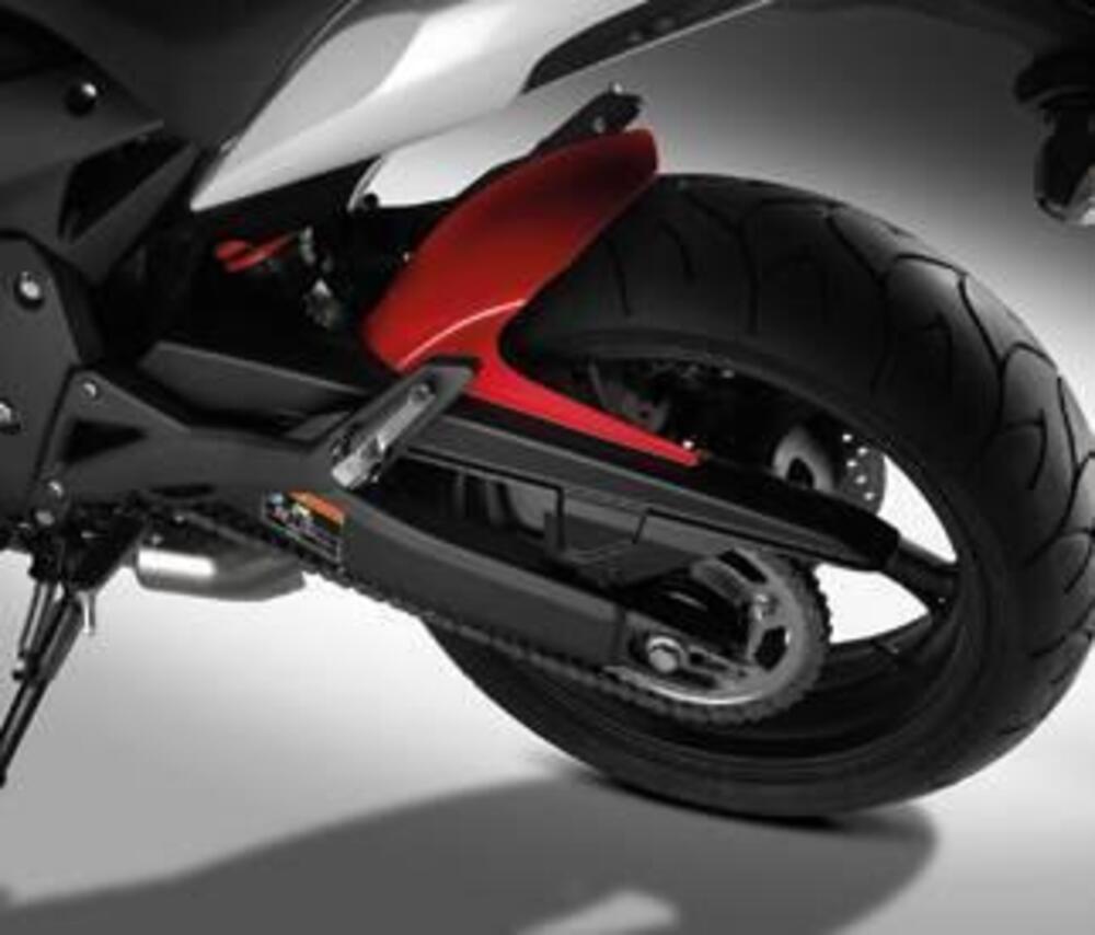 PARAFANGO POSTERIORE HONDA HORNET 2007\13 08F63-MF (2)