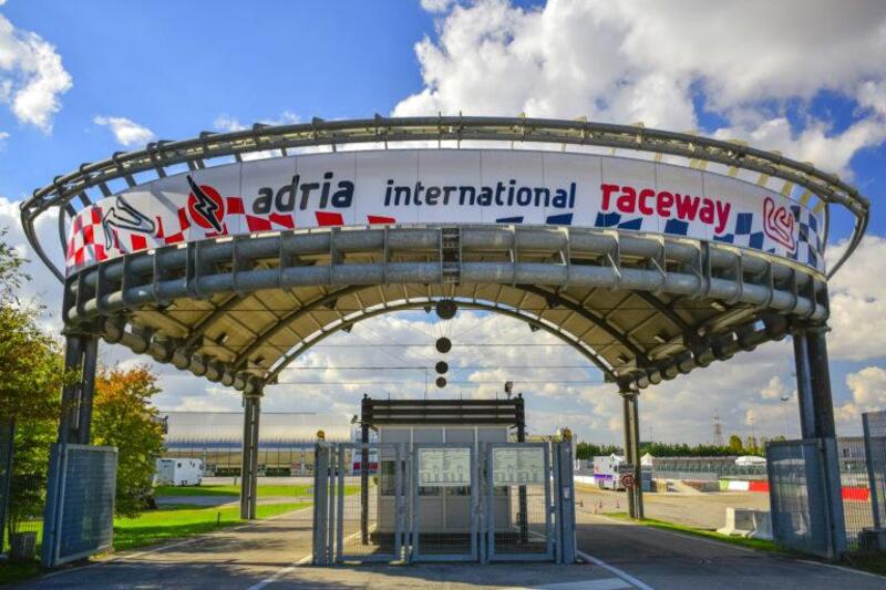 Il disastro dell&#039;Autodromo di Adria: prima e dopo l&#039;abbandono, da un anno &egrave; cos&igrave;  [VIDEO]