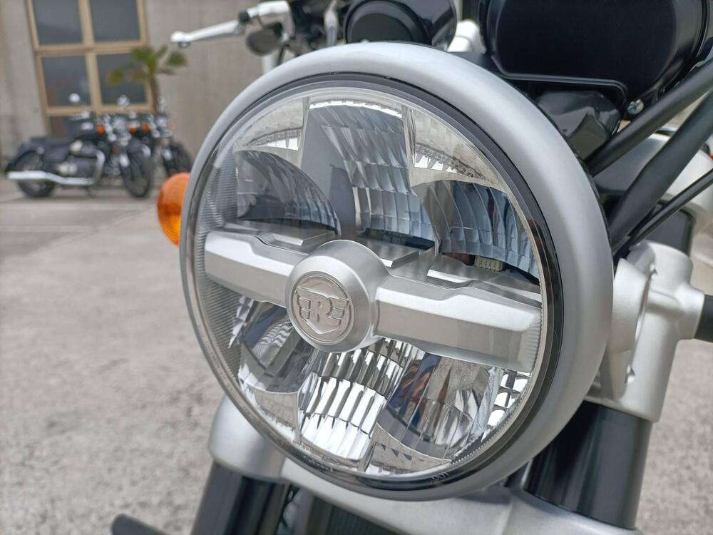 Royal Enfield Super Meteor 650 (2023 - 26) (4)