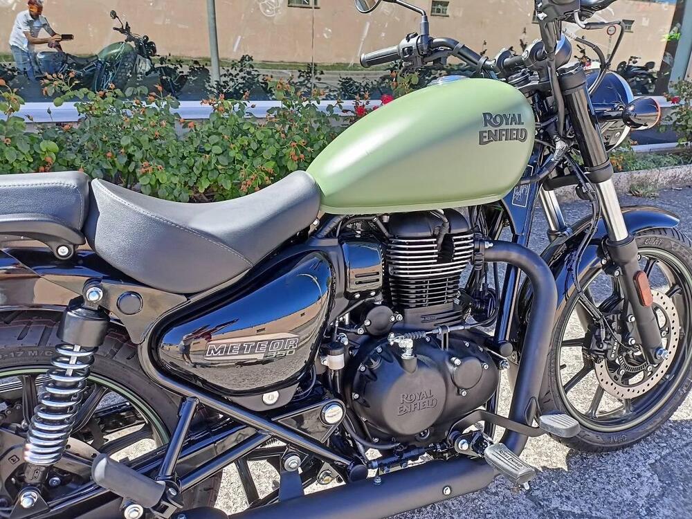 Royal Enfield Meteor 350 (2021 - 26) (2)