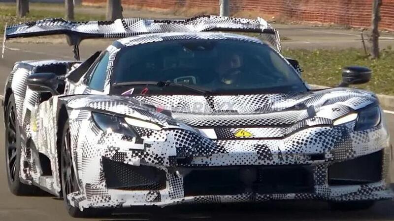 Ferrari Hypercar, part deux: paparazzata ferma, subito nascosta [VIDEO]