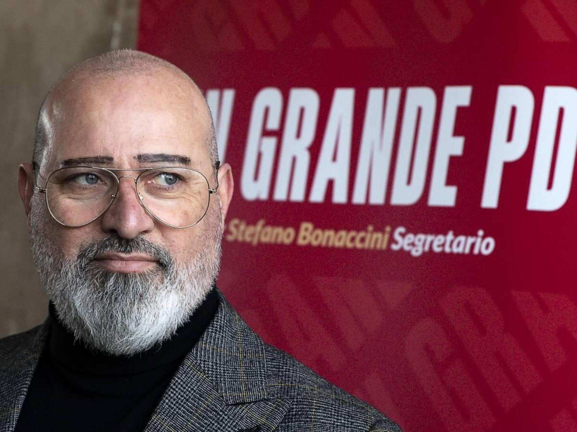 Stefano Bonaccini, candidato segretario del Pd, e le sue (?) sopracciglia