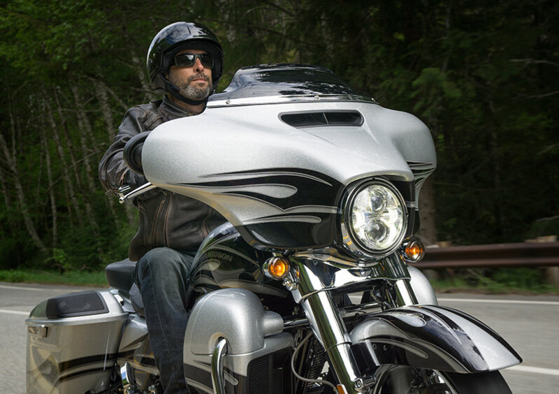 Harley-Davidson CVO - Custom Vehicle Operations 1800 Street Glide (2014 - 15) - FLHXSE (9)