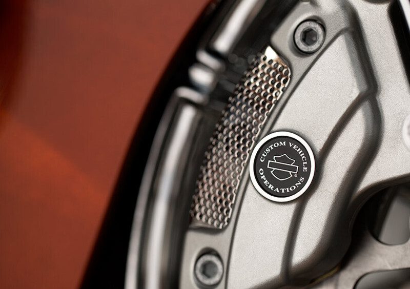 Harley-Davidson CVO - Custom Vehicle Operations 1800 Road Glide Ultra (2014 - 16) - FLTRUSE (3)