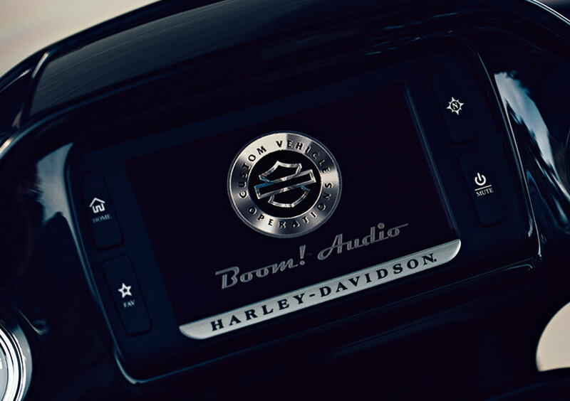 Harley-Davidson CVO - Custom Vehicle Operations 1800 Road Glide Ultra (2014 - 16) - FLTRUSE (4)