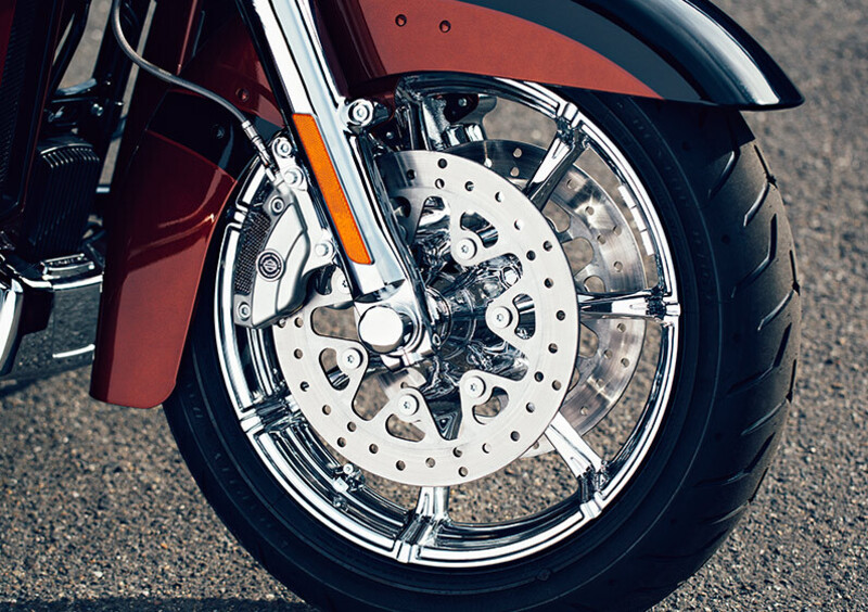 Harley-Davidson CVO - Custom Vehicle Operations 1800 Road Glide Ultra (2014 - 16) - FLTRUSE (5)