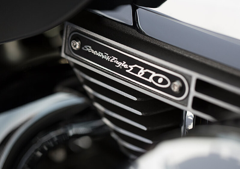 Harley-Davidson CVO - Custom Vehicle Operations 1800 Road Glide Ultra (2014 - 16) - FLTRUSE (8)