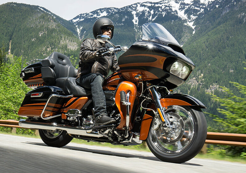 Harley-Davidson CVO - Custom Vehicle Operations 1800 Road Glide Ultra (2014 - 16) - FLTRUSE (11)