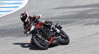 Triumph Street Triple R/RS: le solite secchione! [VIDEO e GALLERY]