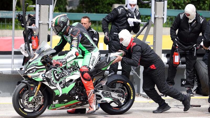 Dopo il trionfo al Senior TT, la BMW di Peter Hickman &egrave; in vendita