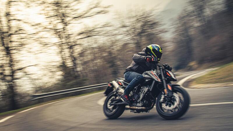 KTM 790 Duke 2023 TEST: torna e costa meno di 9.000 euro! Pro e contro dalla nostra prova [VIDEO e GALLERY]