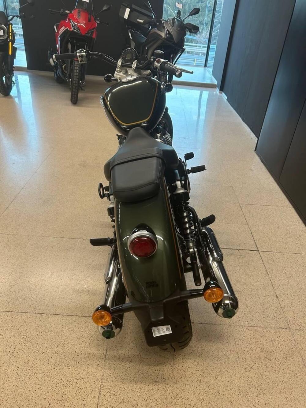 Royal Enfield Super Meteor 650 (2023 - 25) (4)