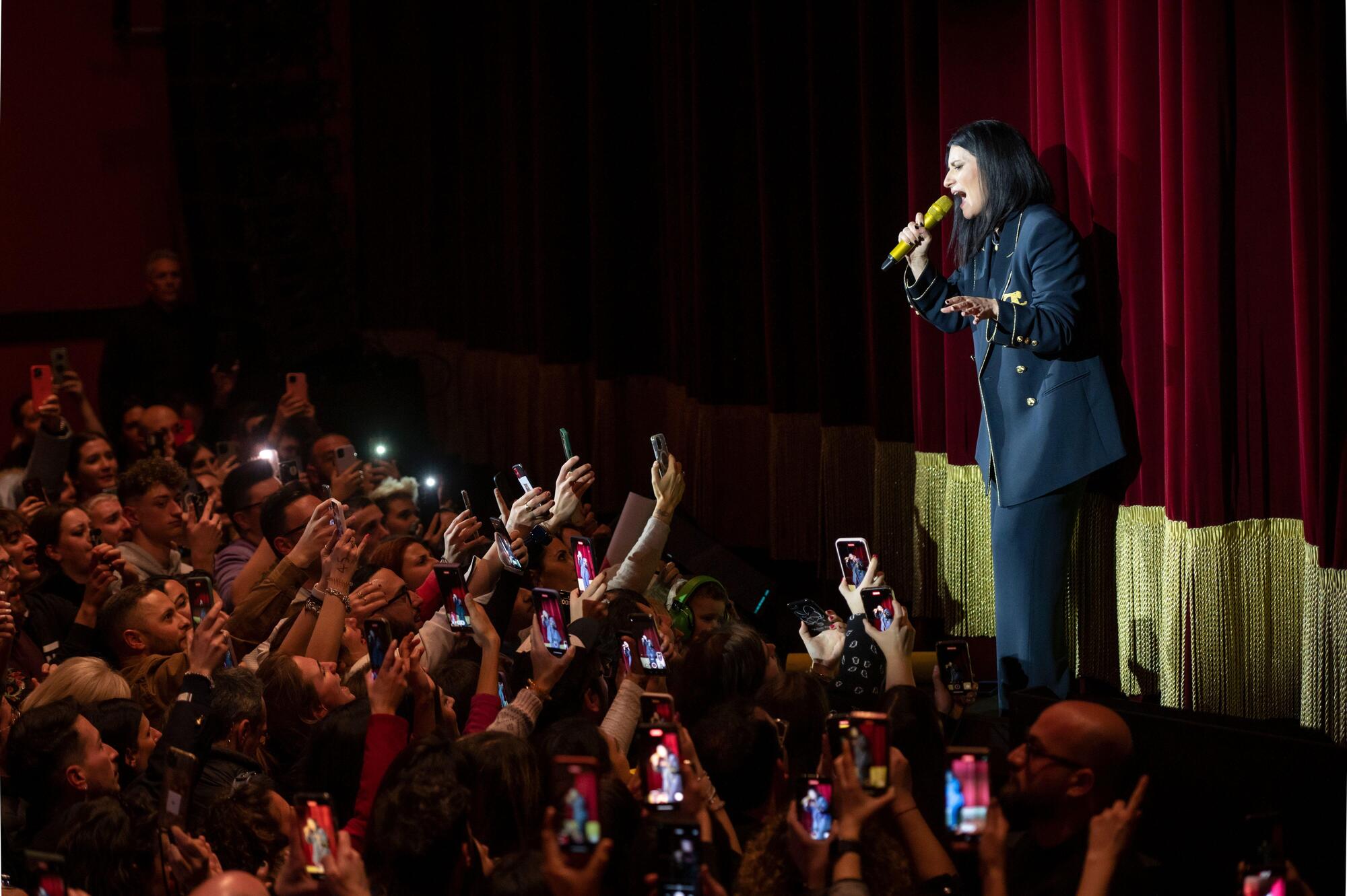 Laura Pausini durante i concerti per il trentennale di carriera