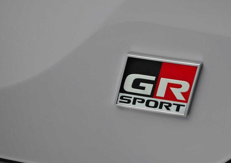 Toyota Yaris GR Sport (2021-->>) (16)