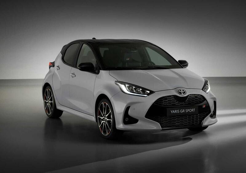 Toyota Yaris GR Sport (2021-->>) (2)