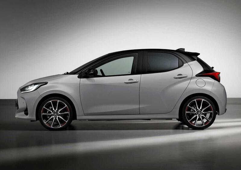 Toyota Yaris GR Sport (2021-->>) (3)