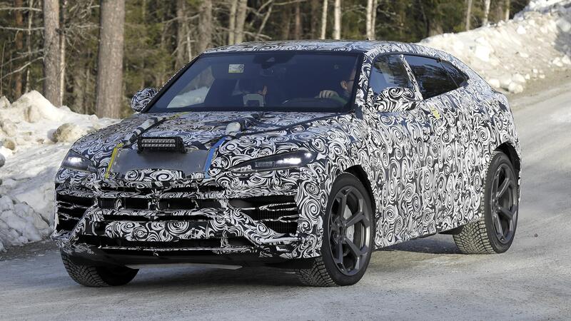 Lamborghini Urus Ibrida, il V8 sar&agrave; affiancato con un motore elettrico [Foto Spia]