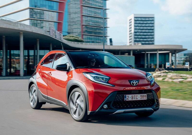 Toyota Aygo X (2022-->>) (4)