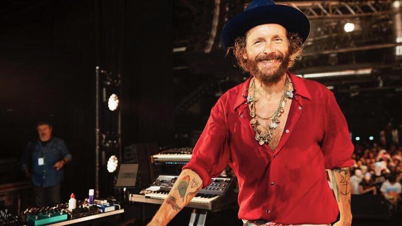 MotoGP 2023. Jovanotti firma la nuova sigla di SKY per la MotoGP: si fa bello per te