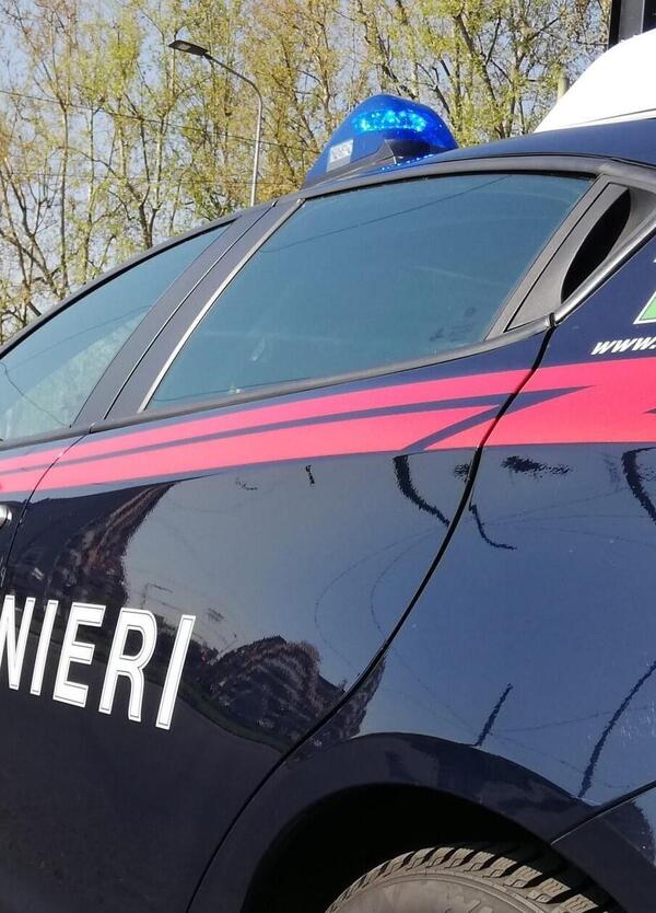 Fuori strada in auto, i carabinieri li aiutano ma trovano cocaina: arrestati