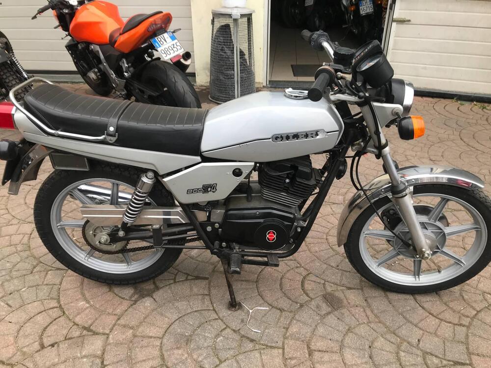 Gilera 200 t 4  (9)