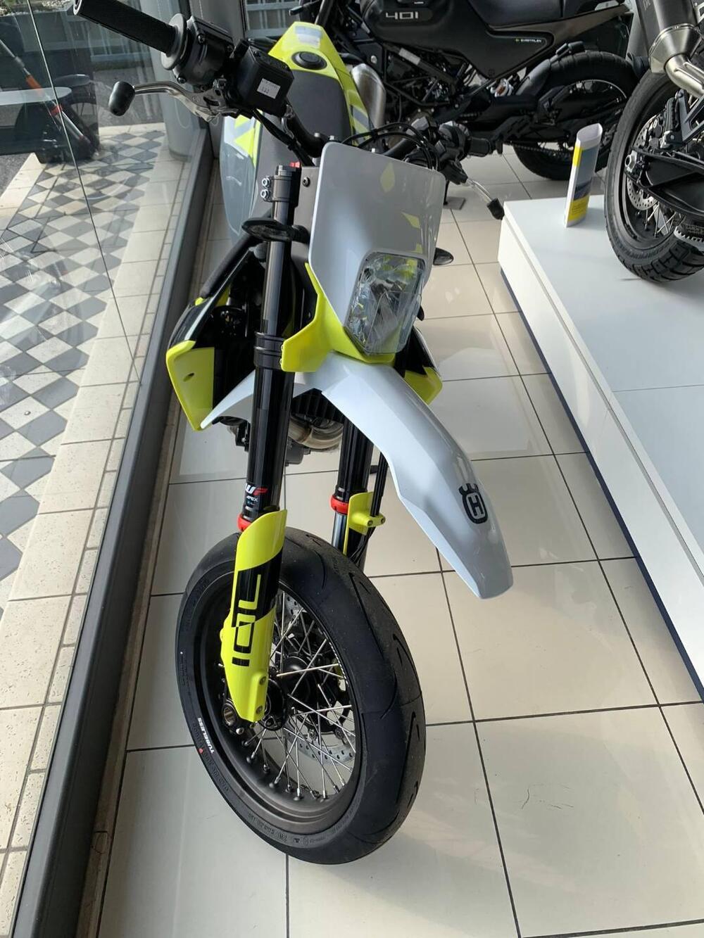 Husqvarna 701 Supermoto (2023 - 25) (3)