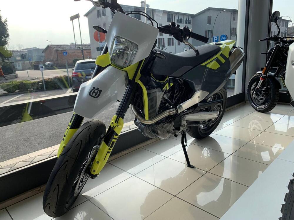 Husqvarna 701 Supermoto (2023 - 25)