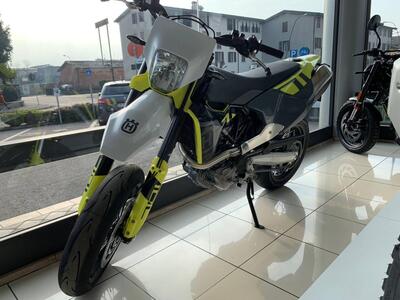 Husqvarna 701 Supermoto (2023 - 25) nuova