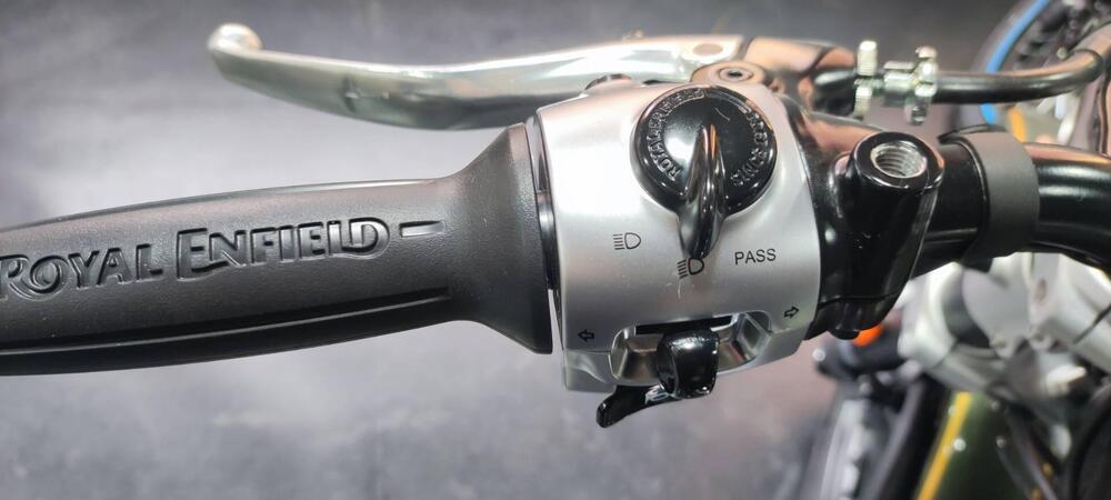 Royal Enfield Super Meteor 650 (2023 - 26) (4)