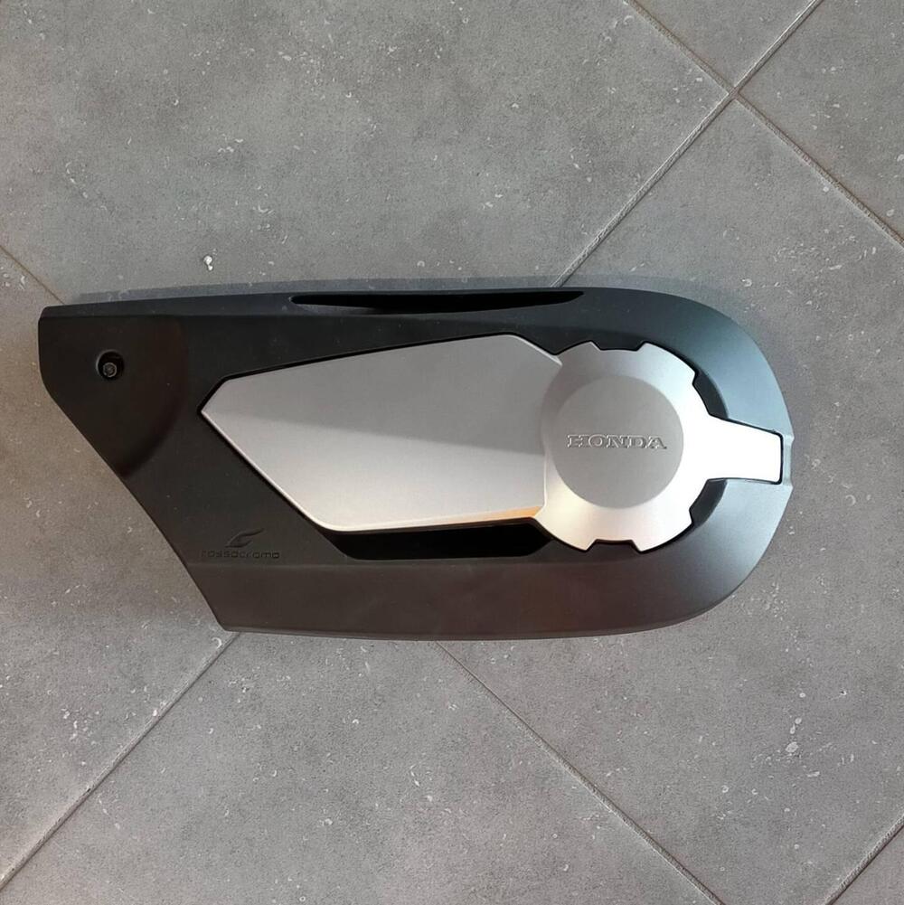 ROSSOCROMO COPRICATENA HONDA NC INTEGRA 700\750 (2)