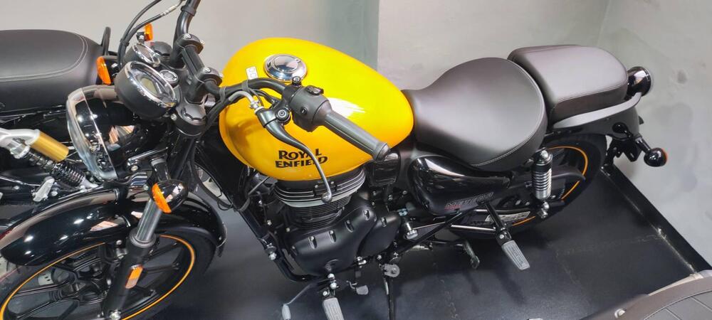 Royal Enfield Meteor 350 Fireball (2021 - 26) (2)