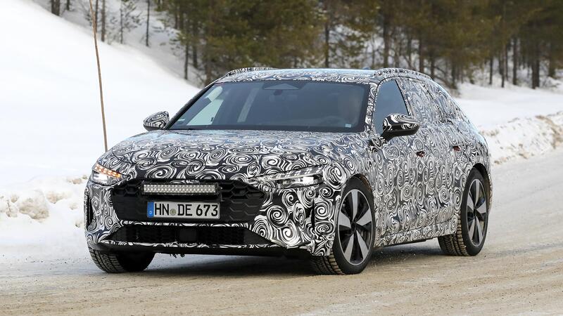 Audi A4 Avant 2024, sar&agrave; ibrida e anche elettrica [Foto Spia]