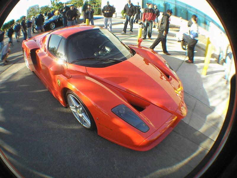 Troppo grandangolo distorce le proporzioni dell&#039;auto