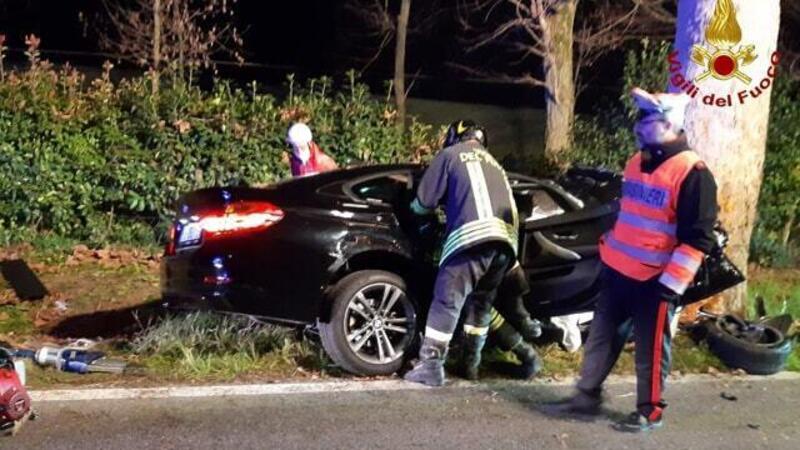 La BMW lanciata a 140 km/h col limite dei 50: forse era una gara, due morti